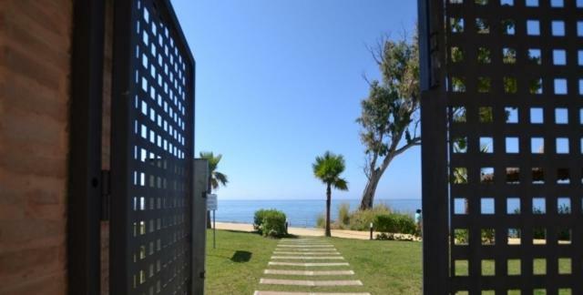 Bahia De La Plata Luxury Apartments Estepona Exterior photo